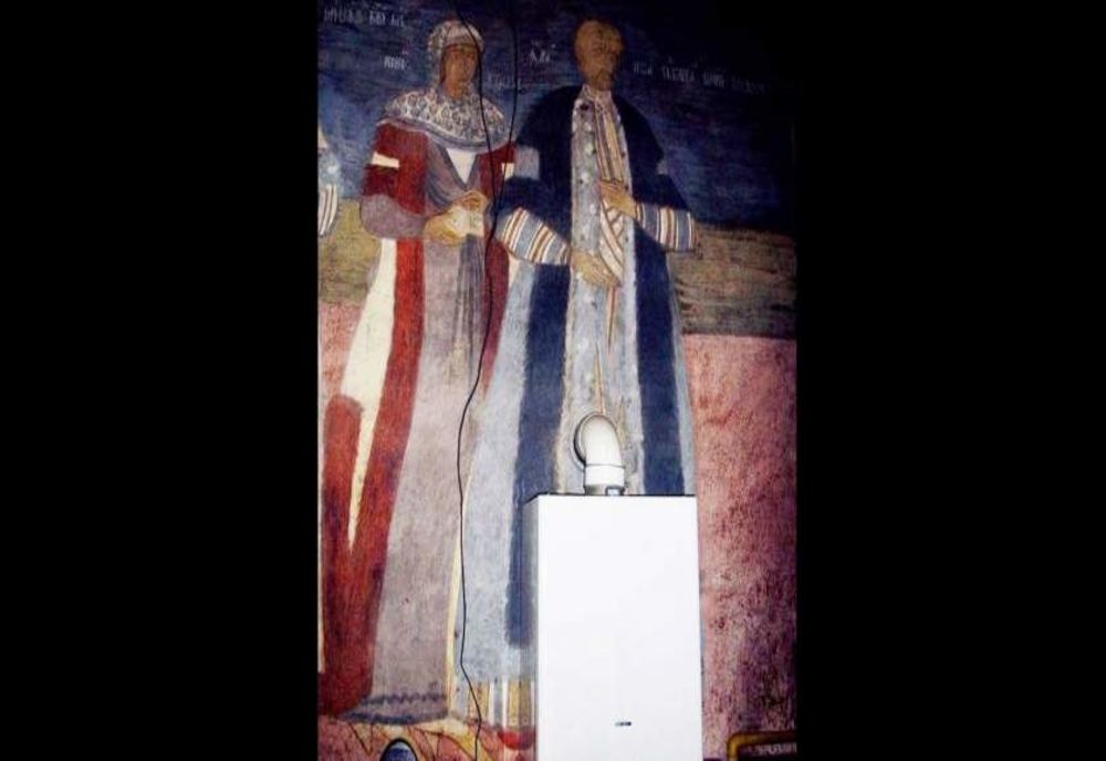 Unde a putut fi pusă centrala termică într-o splendidă biserică din Târgu Jiu