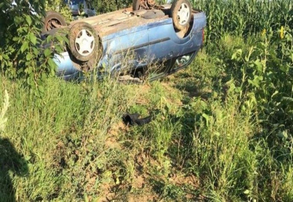 Un șofer beat s-a răsturnat cu mașina la Licurici