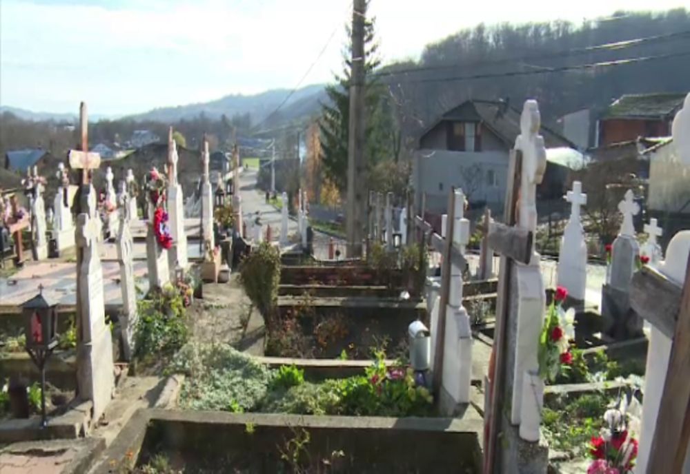 Mormântul unui tânăr de 18 ani a fost profanat pentru 50 de lei