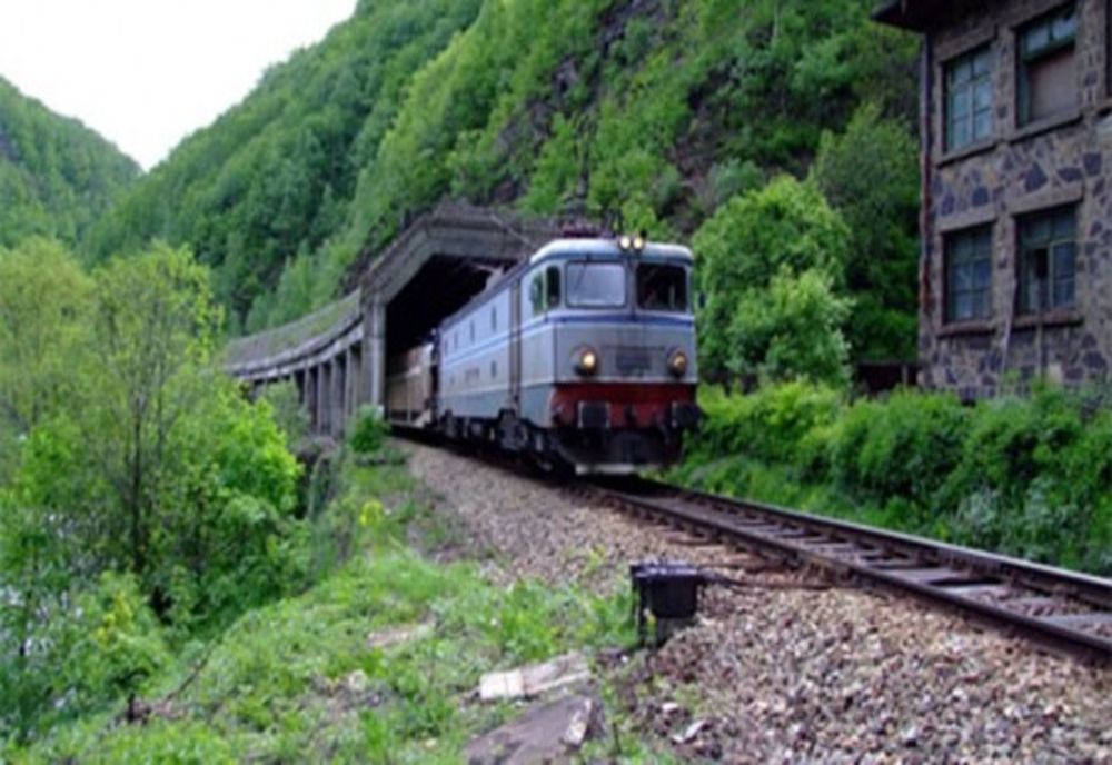 Șină de cale ferată fisurată, în Gorj! Traficul feroviar a fost blocat