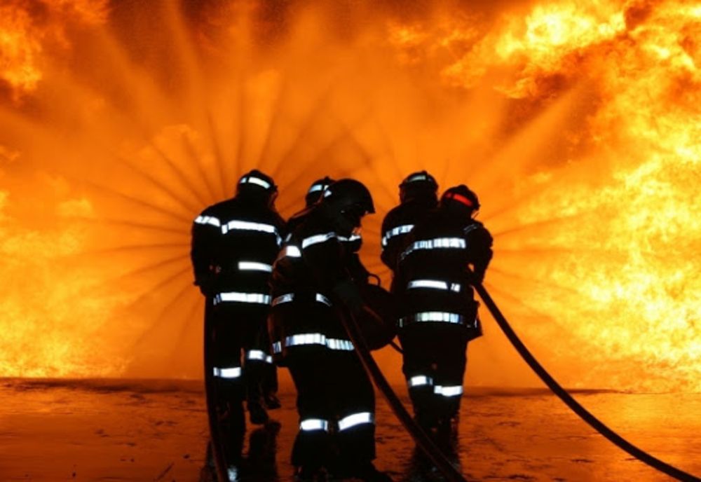 O gorjeancă a fost arestată după ce a dat foc unei clăi cu fân