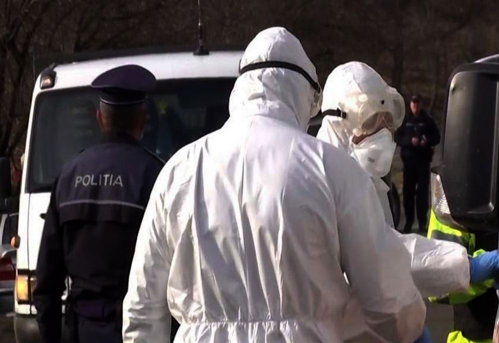 O fabrică din Gorj a început să producă combinezoane medicale