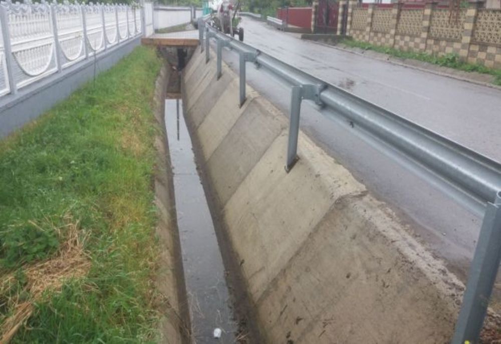 Locuitorii unei comune din Gorj vor fi amendați dacă nu își curăță șanțurile