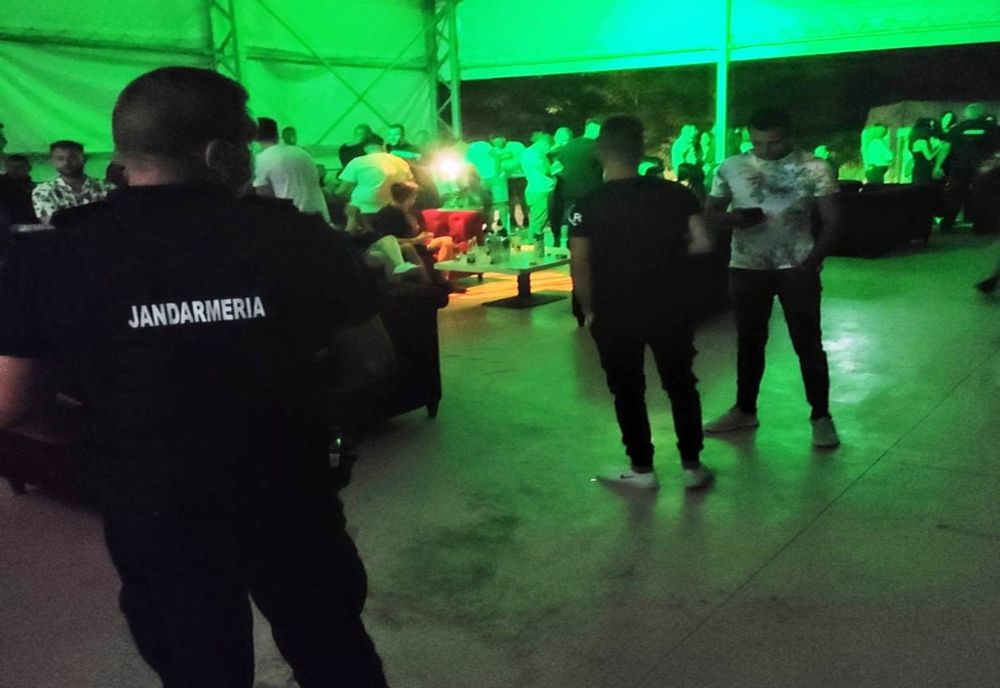 Botez cu 100 de persoane, într-un restaurant din Bumbeşti-Jiu