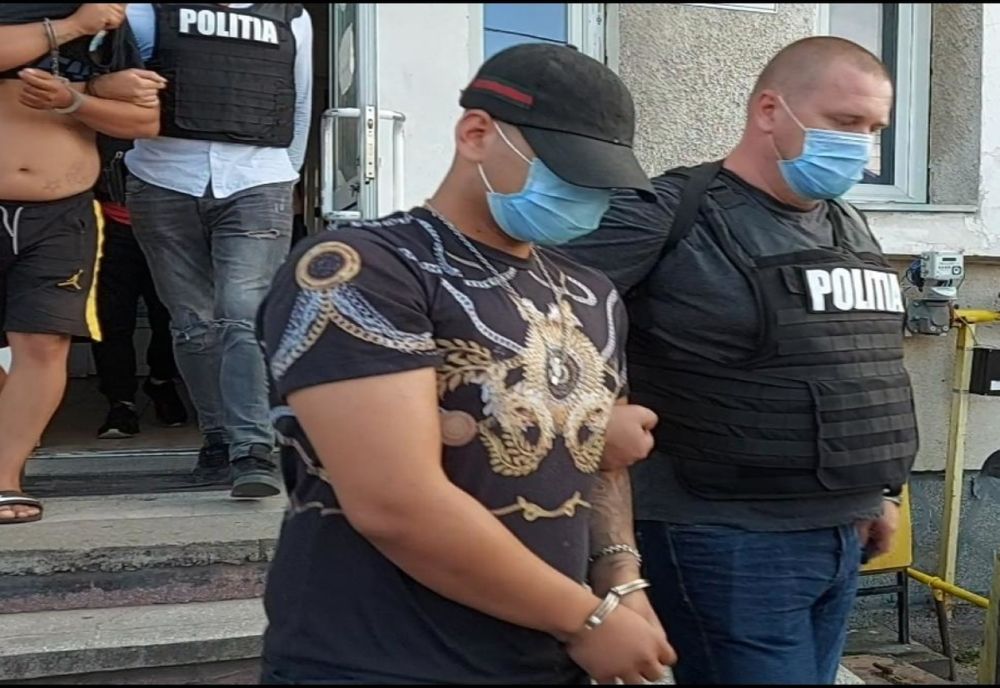 Reţinuţi după ce au tâlhărit mai multe tinere din Gorj, care locuiau cu chirie