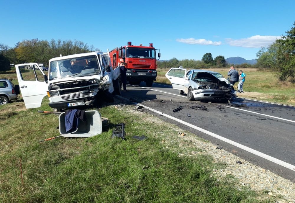 Accident în Gorj. Patru persoane, printre care un copil, rănite
