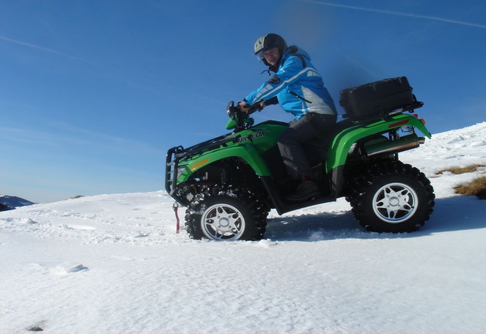 O tânără din Olt conducea un ATV prin Rânca (Gorj), deşi nu are permis. Reacţia poliţiştilor