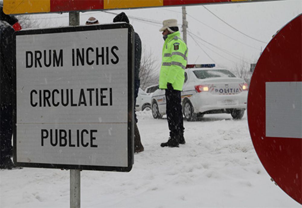 Drumuri județene închise și ninsoare, la această oră