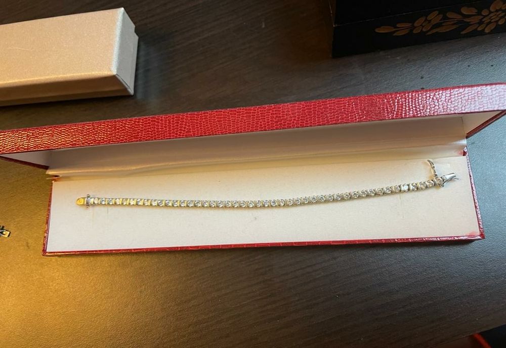 Furtul unei brăţări de 20.000 de euro. Poliţiştii din Gorj, percheziţii în Craiova