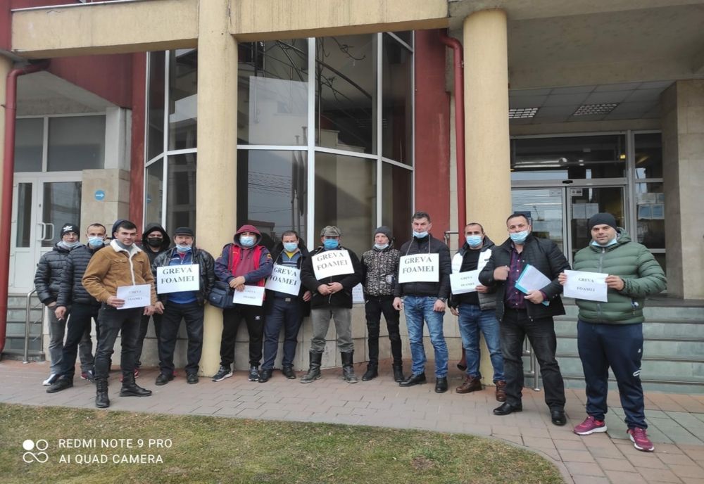 15 angajaţi ai CEO, greva foamei în faţa sediului Companiei