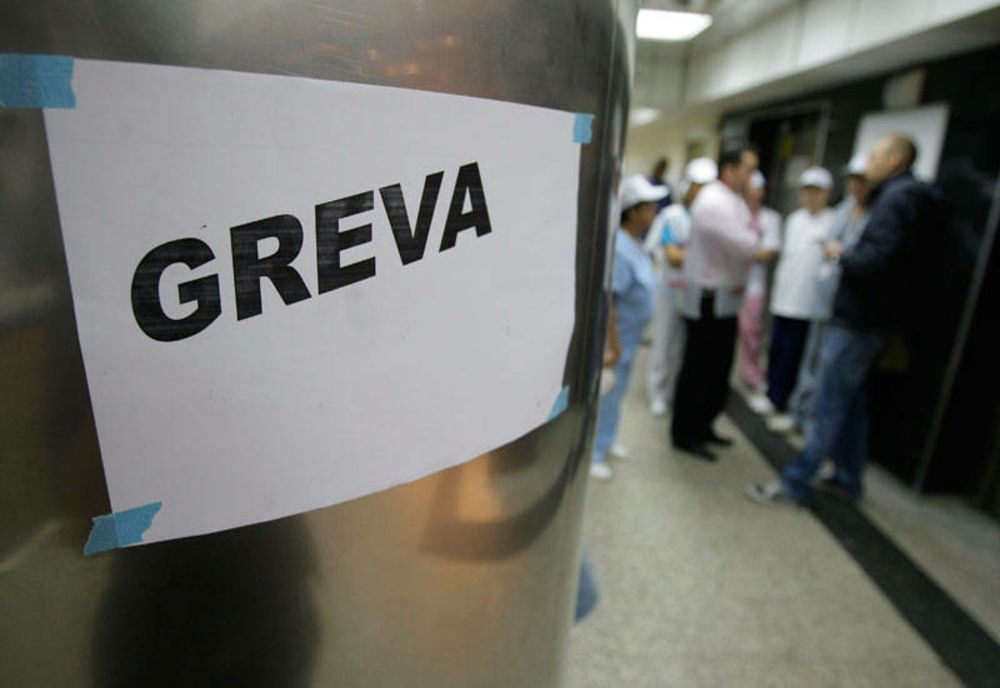 Angajații prefecturilor din mai multe județe, în grevă de avertisment!