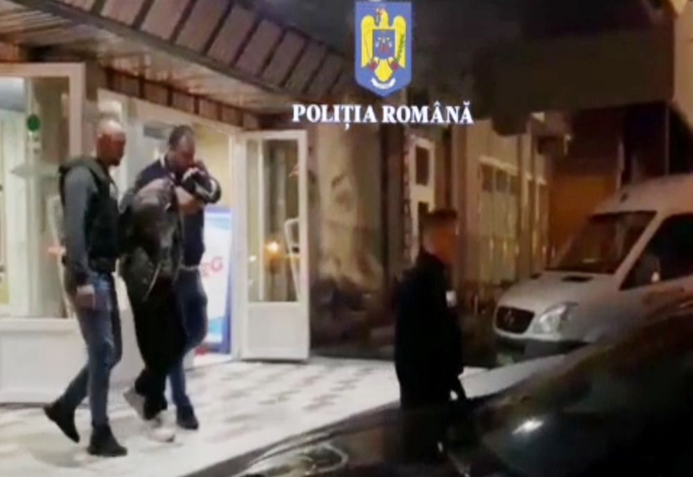 Tânăr din Olt, reţinut de poliţişti după ce a ameninţat o adolescentă din Gorj