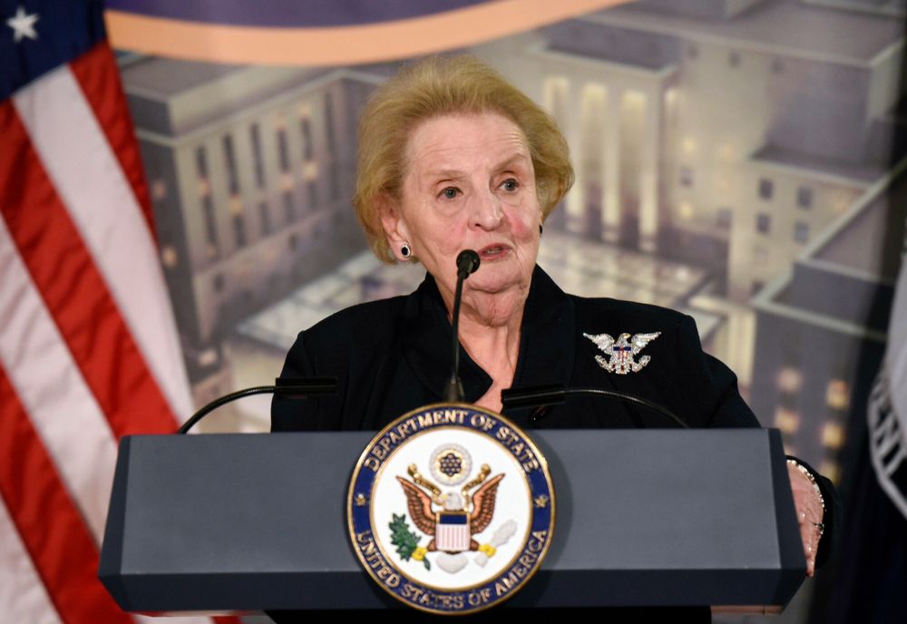 CULISELE STATULUI PARALEL. Madeleine Albright: „Putin e pe altă lume!”
