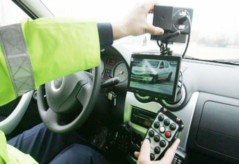 Șofer din Gorj, transformat în pieton de polițiștii din Hunedoara. Cât a indicat aparatul radar