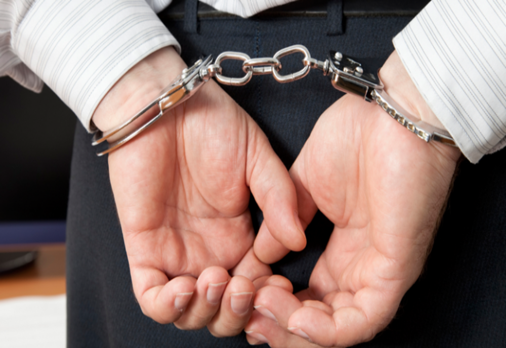 Scandal într-o comună din Gorj. Poliţiştii au făcut reţineri