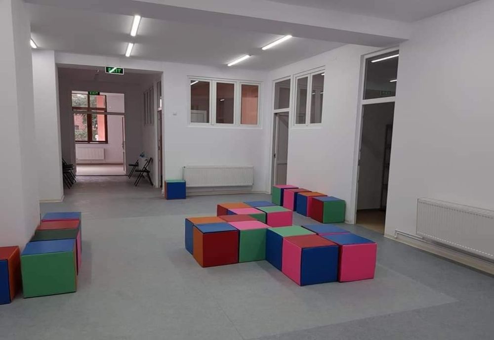 Directorul unei grădiniţe din Târgu Jiu a solicitat părinților să semneze declarație pe propria răspundere în caz de cutremur. Primarul îi cere demisia