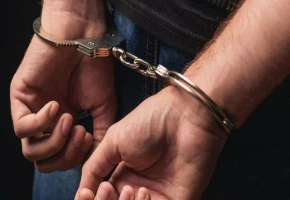 Un bărbat din Gorj, reţinut după ce s-a dat drept poliţist şi şi-a şantajat, hărţuit şi ameninţat fosta concubină