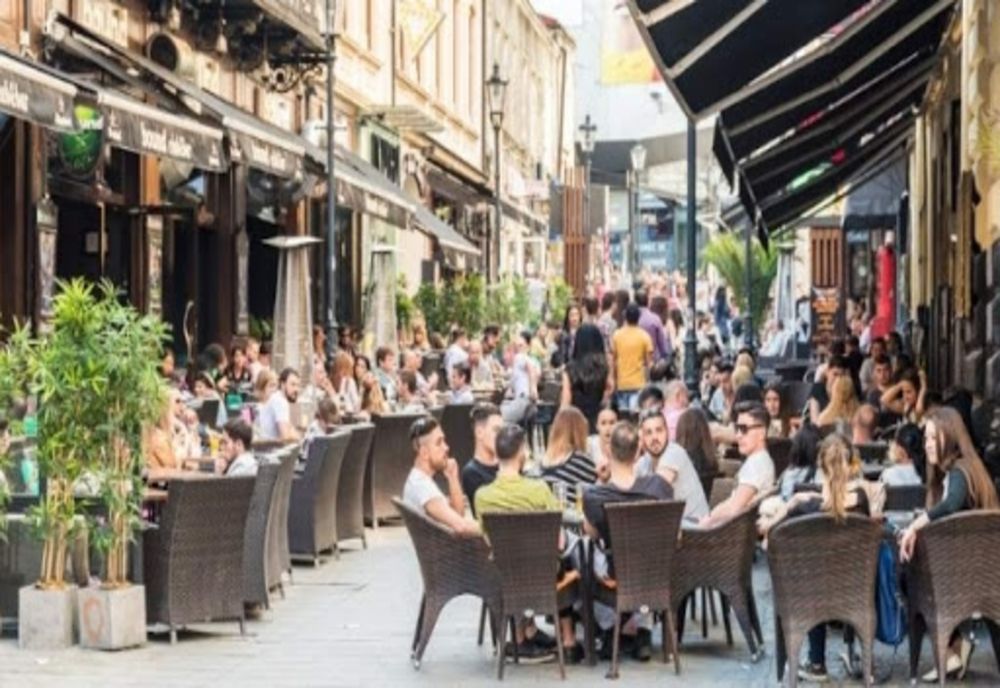 Turişti străini, îmbătaţi şi jefuiţi în baruri din Centrul Vechi al Capitalei