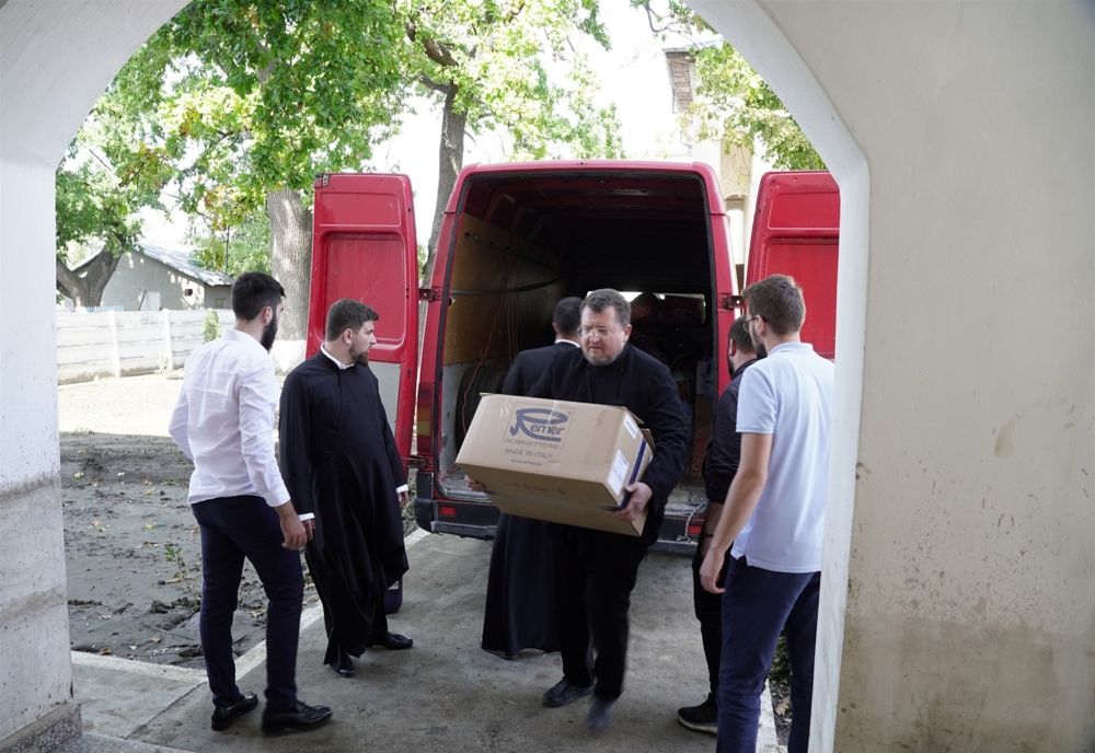 PROGRAME ȘI ACȚIUNI SUSȚINUTE CU MARE IMPLICARE DE BISERICĂ PENTRU AJUTORAREA SINISTRAȚILOR