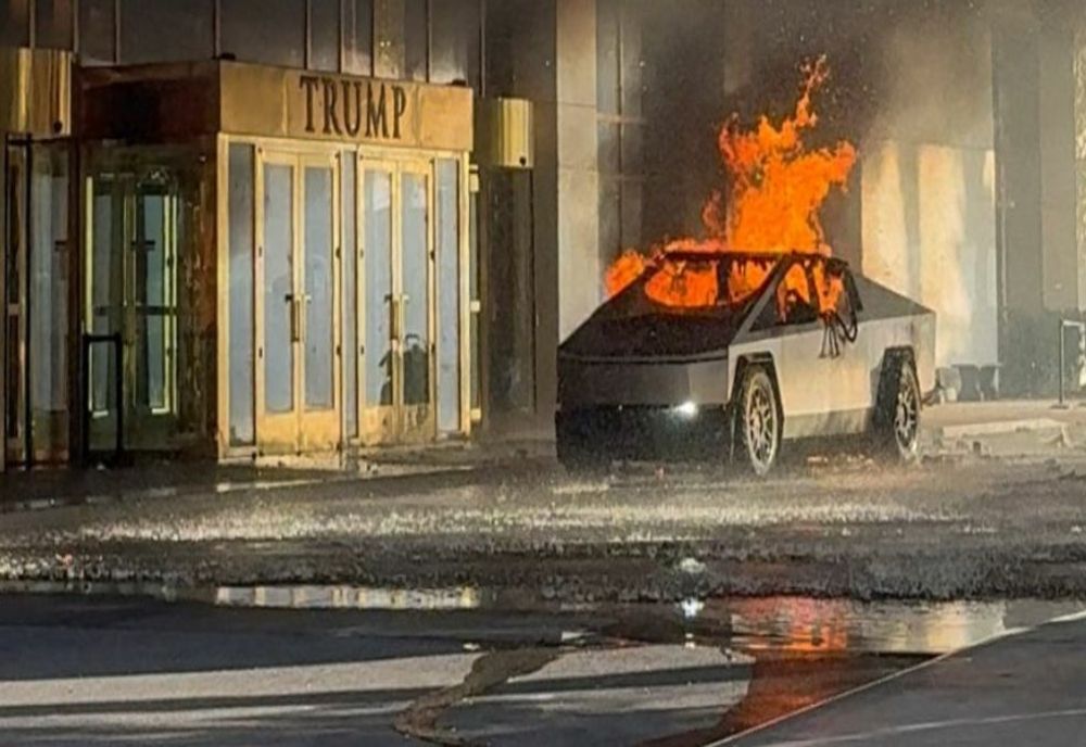 LAS VEGAS: UN MORT ȘI 7 RĂNIȚI DUPĂ EXPLOZIA UNUI VEHICUL TESLA CYBERTRUCK LÂNGĂ HOTELUL TRUMP