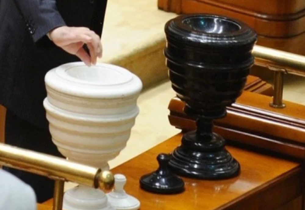 MOȚIUNEA SIMPLĂ ÎMPOTRIVA MINISTRULUI DE EXTERNE, EMIL HUREZEANU, DEZBĂTUTĂ ÎN CAMERA DEPUTAȚILOR