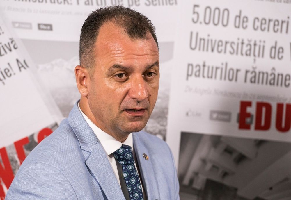 PRIMARUL DIN ORȘOVA, ACUZAT CĂ ȘI-A ACORDAT ILEGAL PREMII DE EXCELENȚĂ