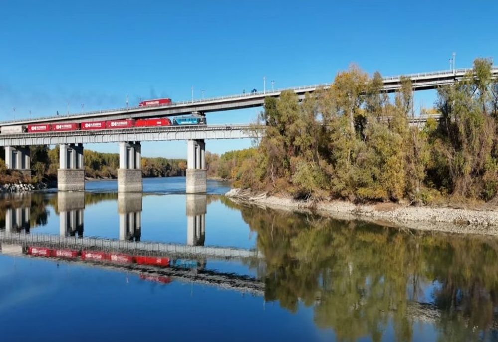 CIRCULAŢIA PE PODUL PRIETENIEI, OPRITĂ TEMPORAR ÎNAINTEA MINIVACANŢEI DE 1 MAI