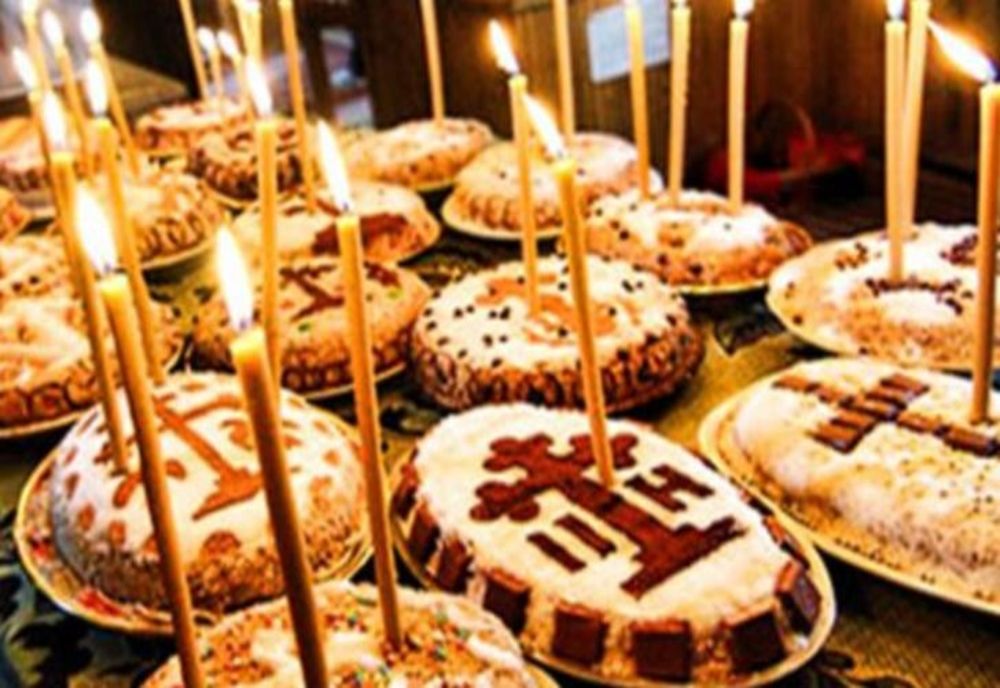 Sâmbăta Morților 2026. Câte farfurii se dau de pomană și ce se pune în pachete