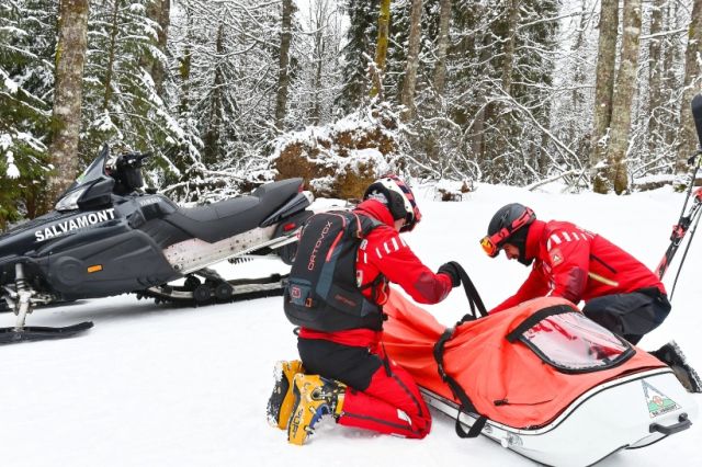 Salvamont avertizează: Pericole majore pentru schiorii care ies în afara pârtiilor amenajate