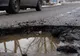 Locuitorii unui cartier din Târgu Jiu își repară singuri strada