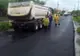 Într-o comună din Gorj se asfaltează în timpul potopului