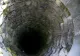 Un bărbat căzut într-o fântână a fost salvat de sătenii din Căpreni