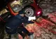 FOTO: Turişti din Olt, blocaţi în zăpadă în Gorj, salvaţi de jandarmi