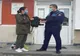 Târgu Jiu: Rucsac cu bani, găsit de poliţişti şi restituit proprietarei