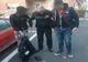 Doi tineri din Gorj au tâlhărit o femeie, după ce scosese bani de la bancomat