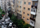 Acoperișul unui bloc din Târgu Cărbunești a fost spulberat de vânt. 4 mașini au fost distruse