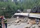 Un tir s-a răsturnat pe Defileul Jiului. Circulația a fost blocată