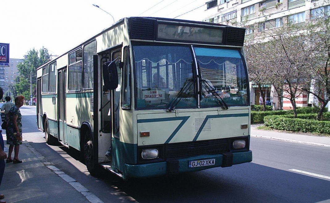 Autobuzele ”de epocă” din Târgu Jiu sunt unice în țară